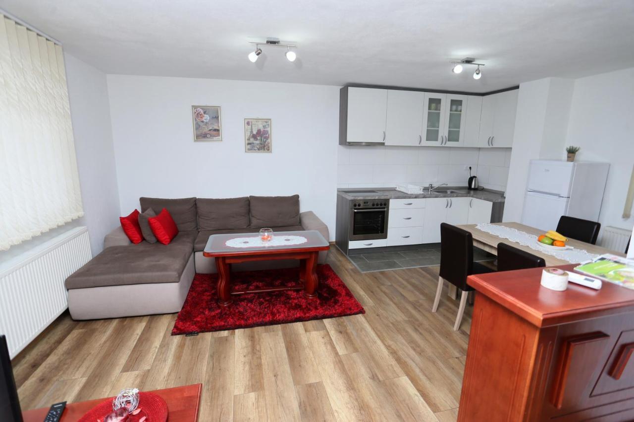 Apartmani Mila Laktasi Ngoại thất bức ảnh